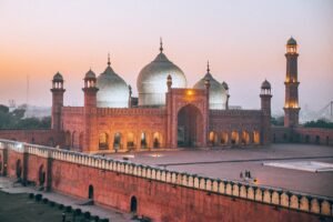 best-places-to-visit-in-lahore-badshahi-mosque-300×200
